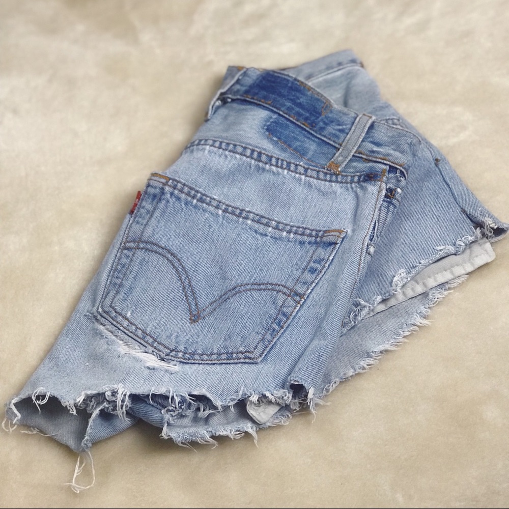 Vintage Levi’s 501 Distressed LightWash Shorts H96